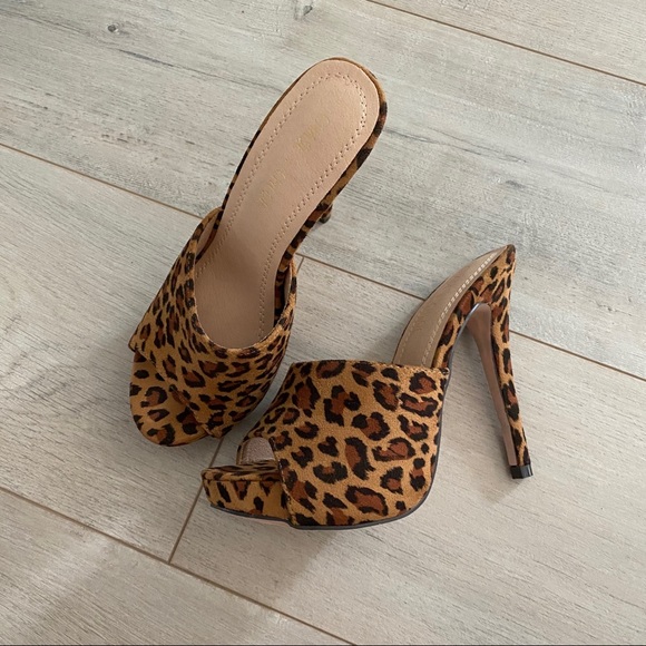 Chase & Chloe animal print heels - Picture 2 of 9